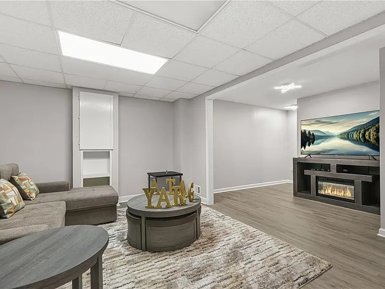 9800 Foxworth Dr — Photo 31
