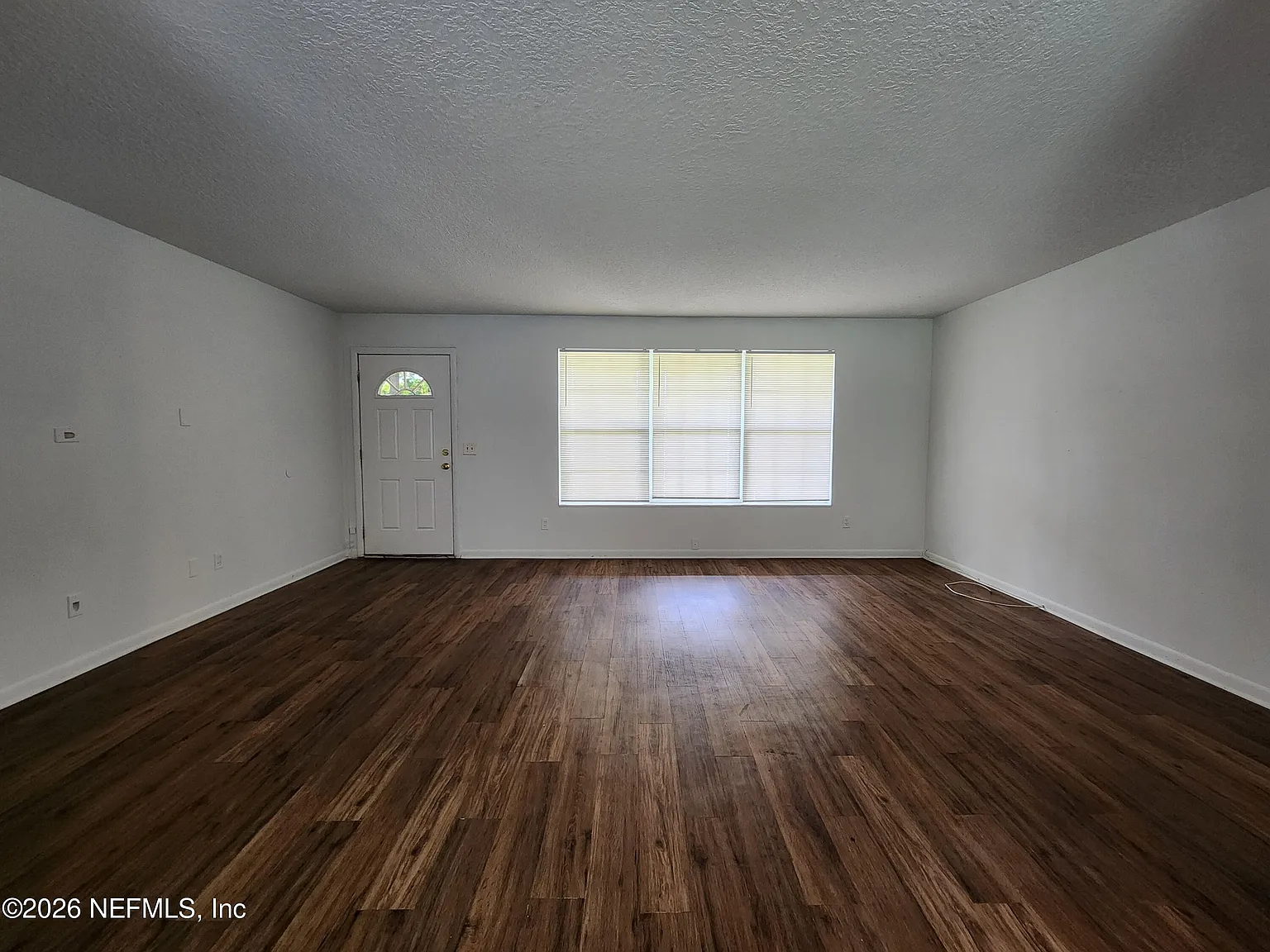 3 bed, 2.0 bath, 1524 sqft, $1,795 — Photo 3