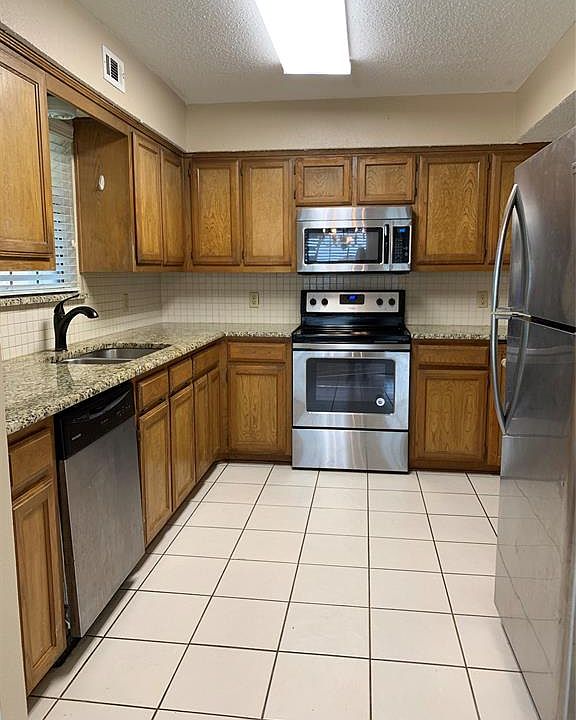 1st image of 6 Lakeway Dr #B