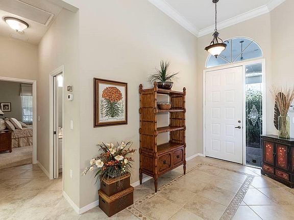 5th image of 625 Crossfield Cir