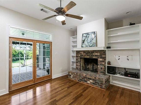 2nd image of 916 Great Southern Dr