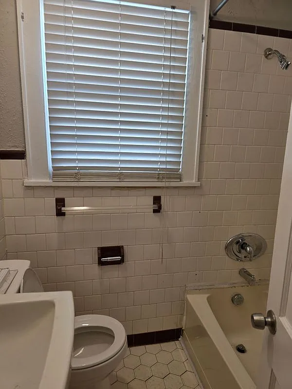 3 bed, 1.0 bath, 1060 sqft, $1,875 — Photo 1