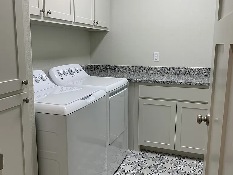 3240 Sandage Ave — Photo 15