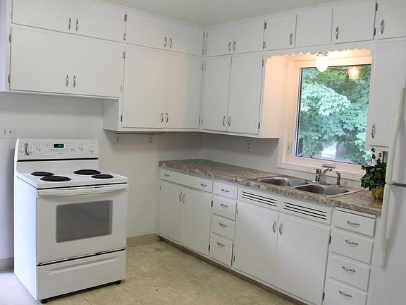 2nd image of 3318 N Nokomis NE