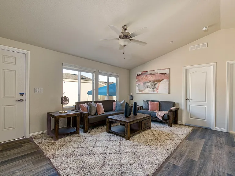 Remodeled Modern 3 Bed/2 Bath National City — Photo 2