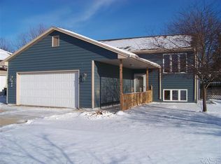404 N Whitni Ln, Sioux Falls, SD 57107