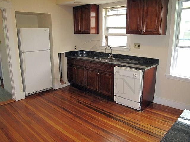 1st image of 30 Sydney St #5
