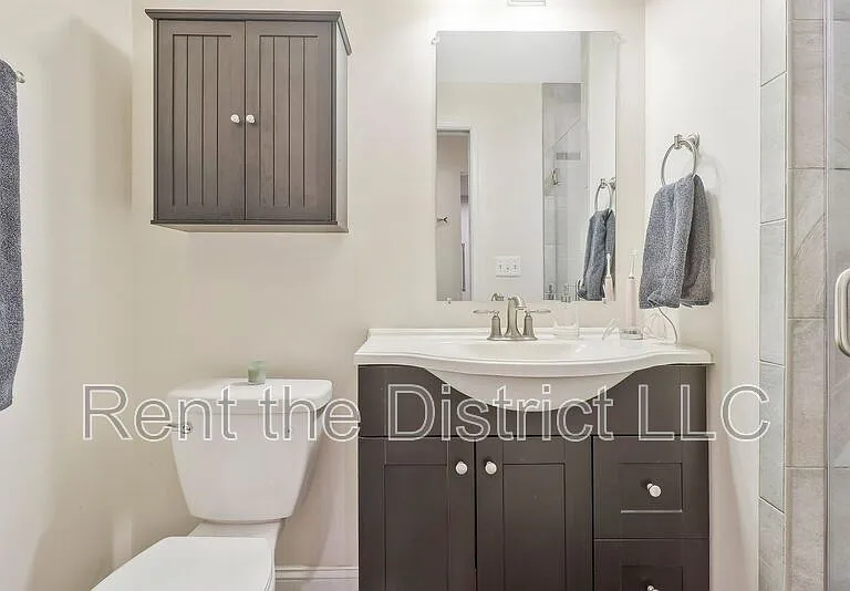 303 C St SE #A — Photo 14
