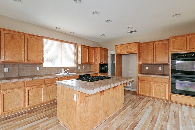 1st image of 1016 Oak Crest Ct