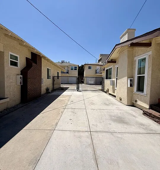 1321 N Normandie Ave #1/2 — Photo 11