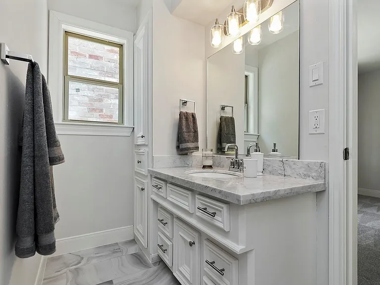 810 Herdsman Dr — Photo 37