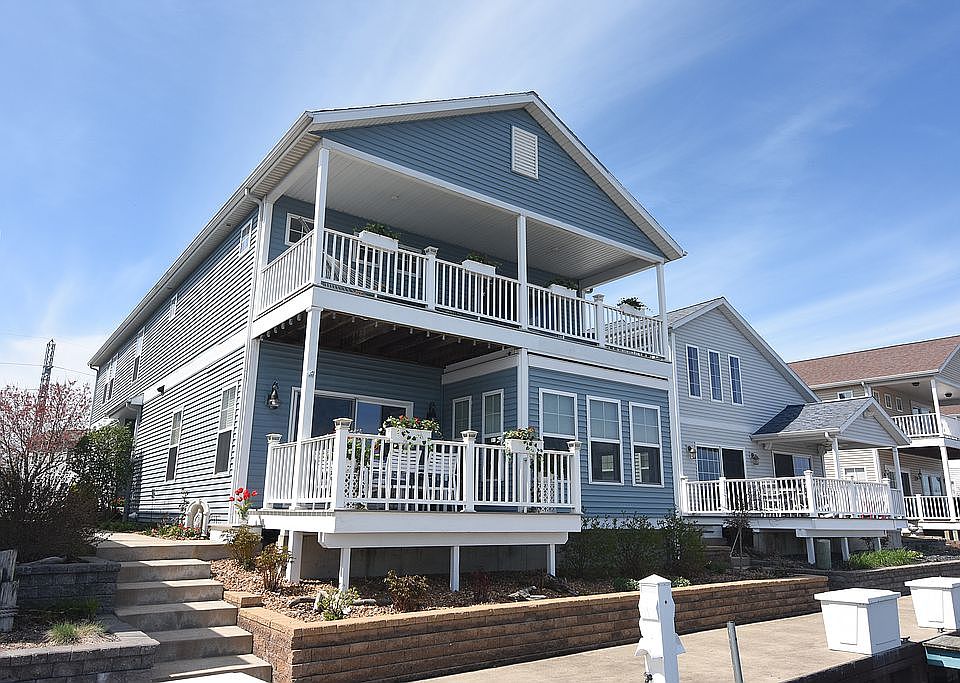 1st image of 409 Island Pointe Dr