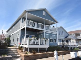 409 Island Pointe Dr, Saint Joseph, MI 49085