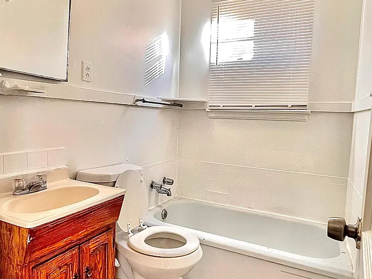 950 Willoughby St #3 — Photo 3