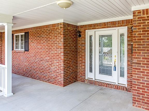 2nd image of 207 Reilly Rd