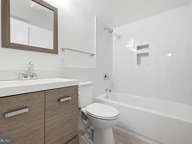8811 Burbank Rd — Photo 26