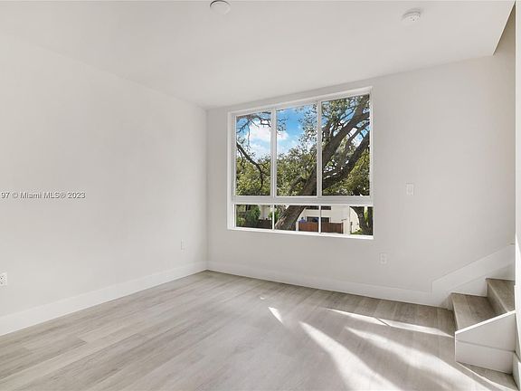 4th image of 2535 NE 193rd St #3210