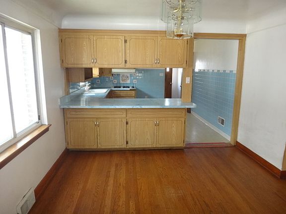 3rd image of 1609 S Lombard Ave