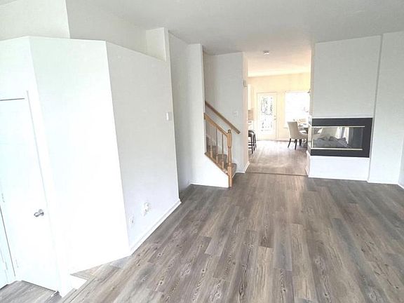3rd image of 2508 James Monroe Cir