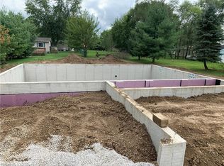 60 Anglers Ln, Lagrange, OH 44050