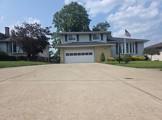 2908 Bowmen Ln, Parma, OH 44134