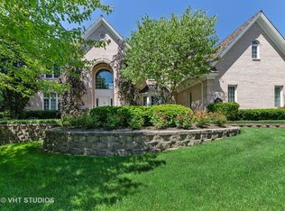 320 Camelot Ln, Libertyville, IL