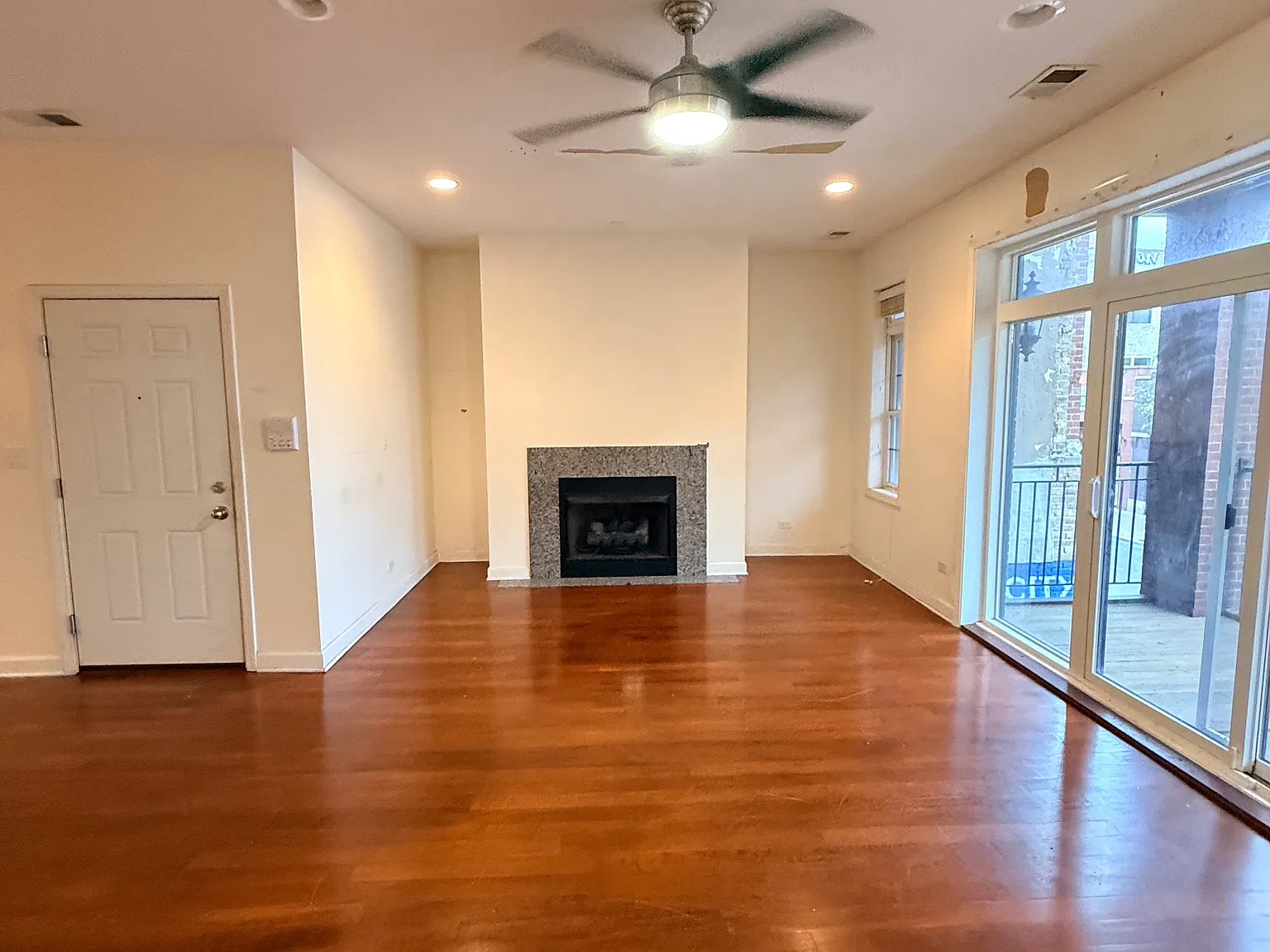 1513 N Milwaukee Ave — Photo 2