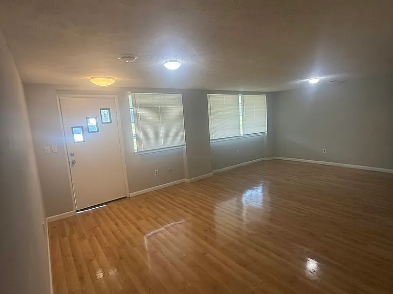 1225 Buckley Ave — Photo 5