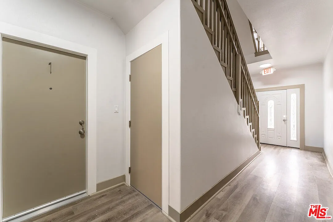 1 bed, 1.0 bath, 4800 sqft, $1,895 — Photo 2