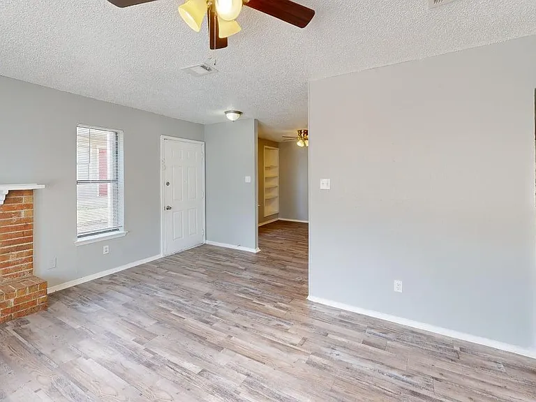 Davis Square Apartments — Photo 24
