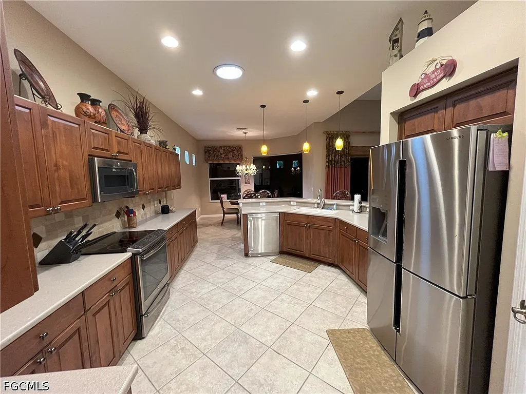 2 bed, 2.0 bath, 2179 sqft, $7,900 — Photo 4
