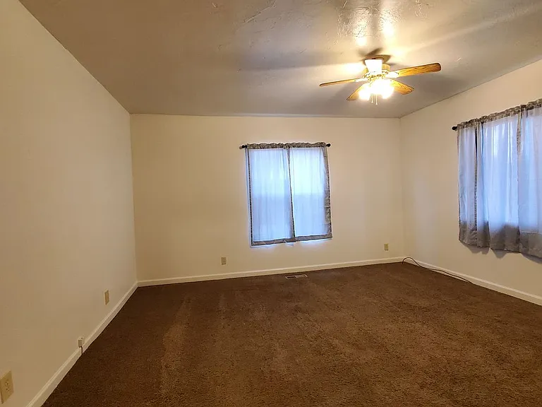 212 Grove St — Photo 6