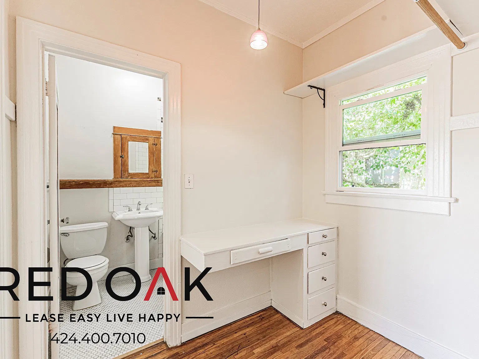 Sunlit Studio with Hardwood-Style Floors and On-Site Laundry in the Heart of Silver Lake! — Photo 4