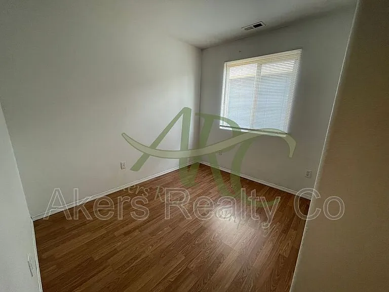 3003 Ontario St — Photo 11