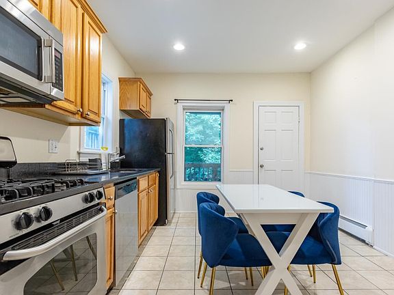 2nd image of 59-61 Hillside St #3X