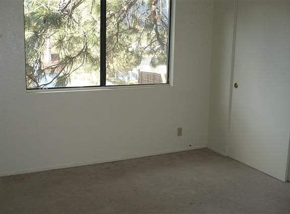 4th image of 729 W Country Club Ln