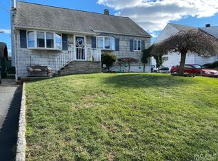 23 Bond St, Iselin, NJ 08830