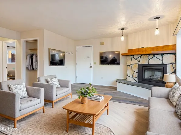 11429 Heritage Ct APT 4, Eagle River, AK 99577