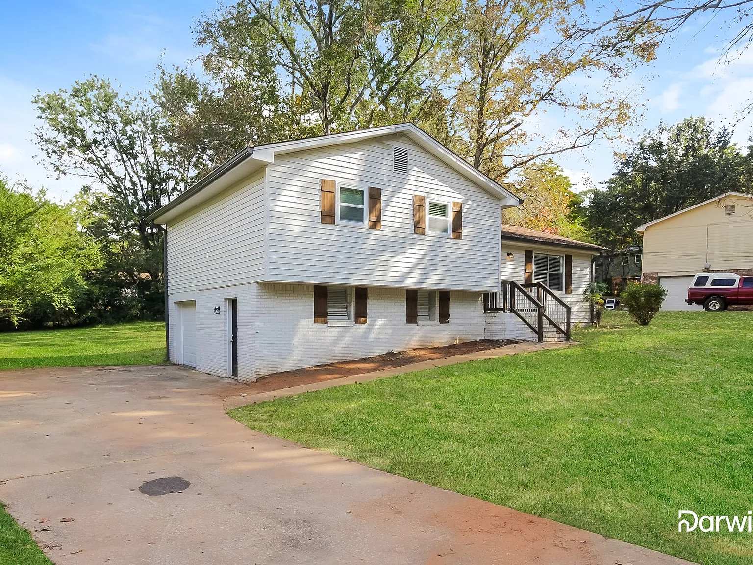 4 bed, 2.0 bath, 1864 sqft, $1,785 — Photo 2