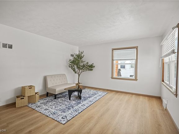 4th image of 328 Keen Ave