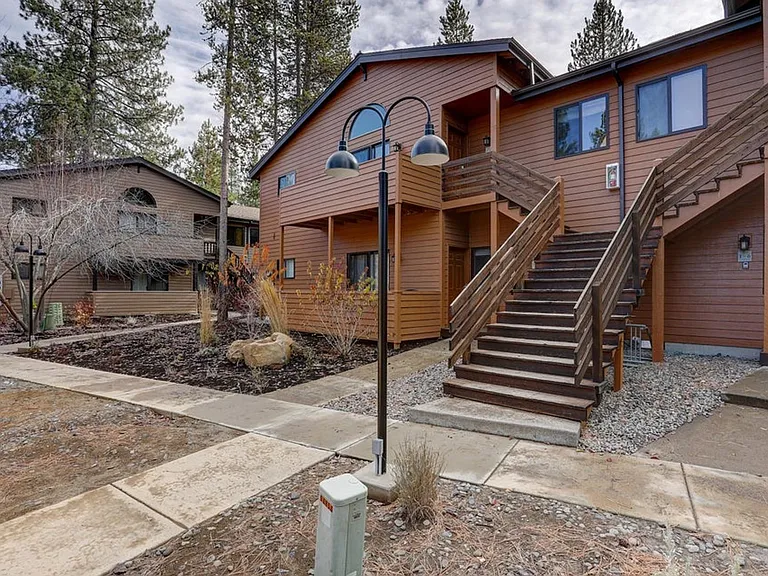 56858 Enterprise Dr — Photo 2