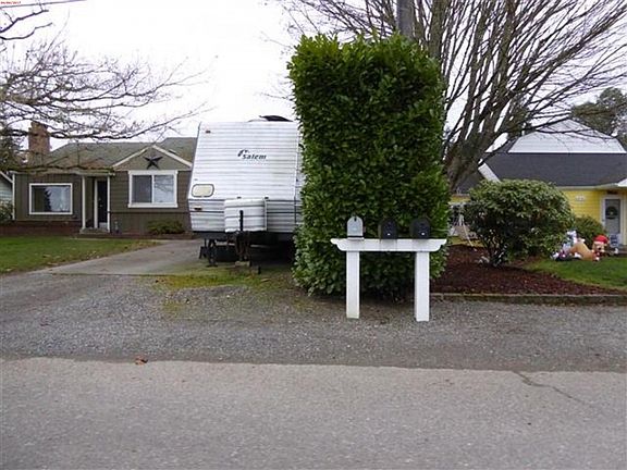 3rd image of 4041 Palisades Pl W