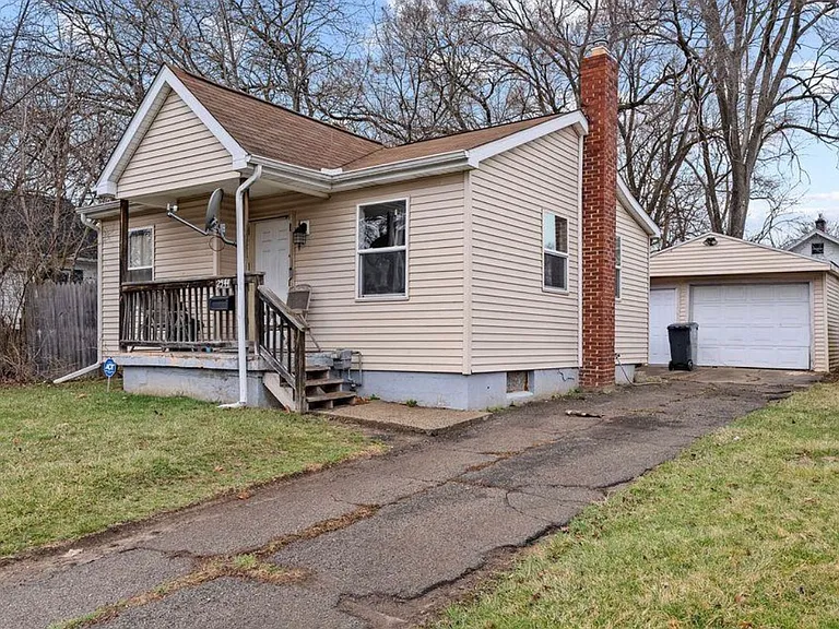 2544 Brown St — Photo 1