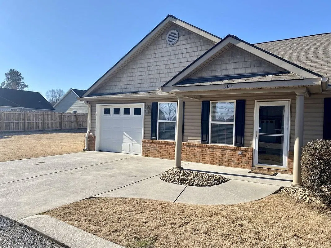 2 bed, 1.5 bath, 1168 sqft, $1,500 — Photo 2