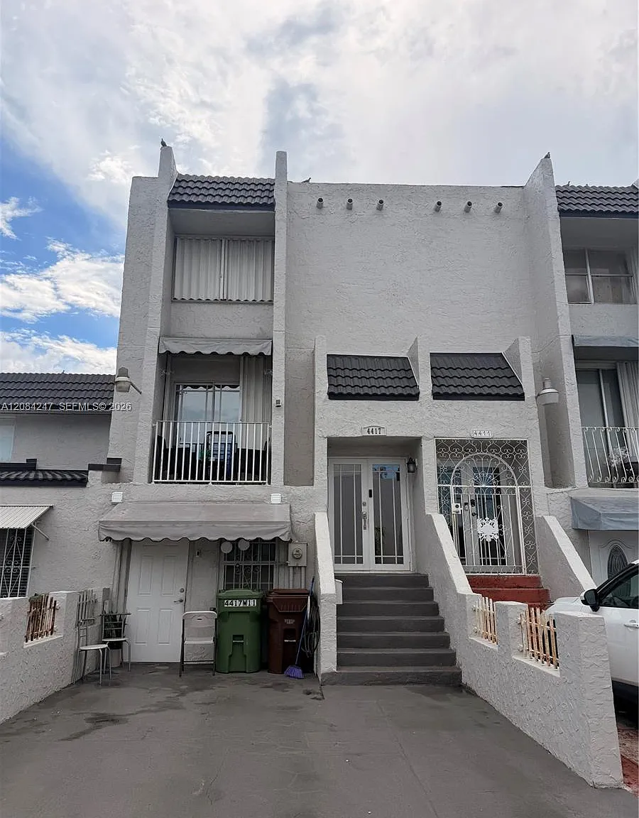 Mango Hill Condo No 1 — Photo 1