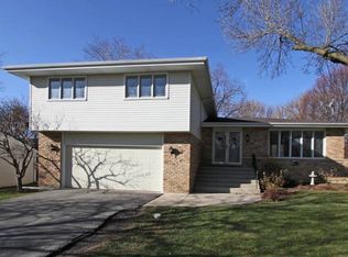 3724 Downers Dr, Downers Grove, IL 60515