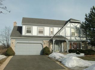 401 Woodcroft Ln, Schaumburg, IL 60173