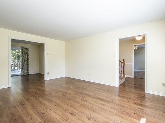 5th image of 581 Young Ave