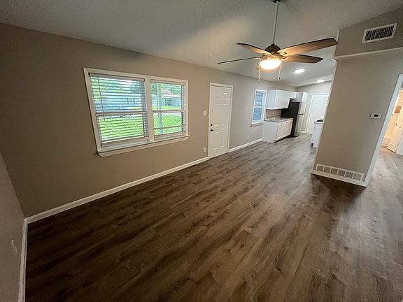 3rd image of 332 Cresthill Dr