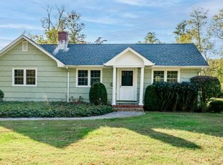 90 S Ferry Rd, Shelter Island, NY 11964